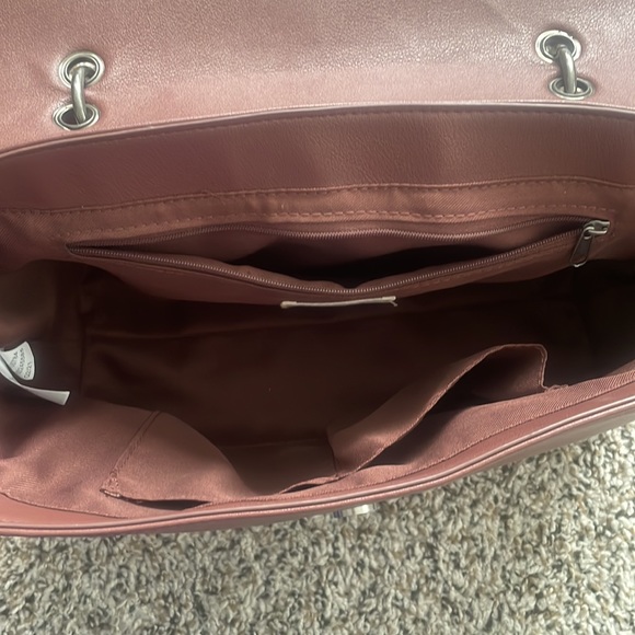 Universal Thread Purse - Picture 3 of 6